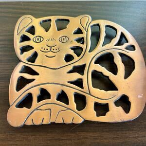 Vintage 1996 Cast Iron Cat Trivet – Copper Finish Metal Kitchen Décor